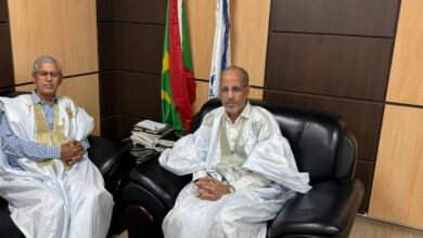 صورة رئيس الحزب يستقبل المبعوث الخاص للرئيس الصحراوي