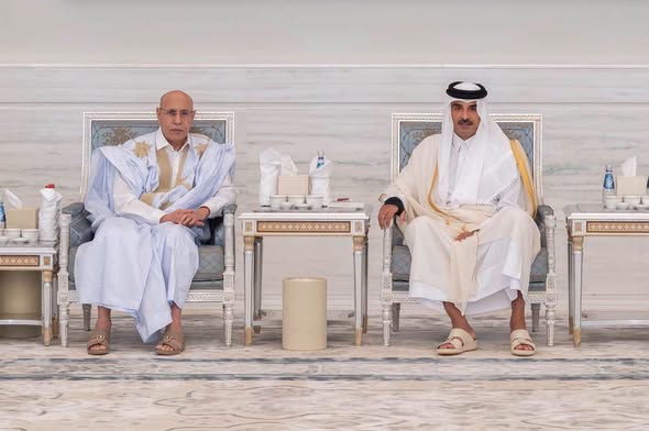 رئيس الجمهورية يصل الدوحة ويقدم التعازي لأمير قطر