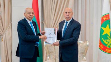صورة رئيس الجمهورية يتسلّم وثيقة الحوار الوطني إيذانًا بانطلاق المرحلة الجديدة من المسار التشاوري