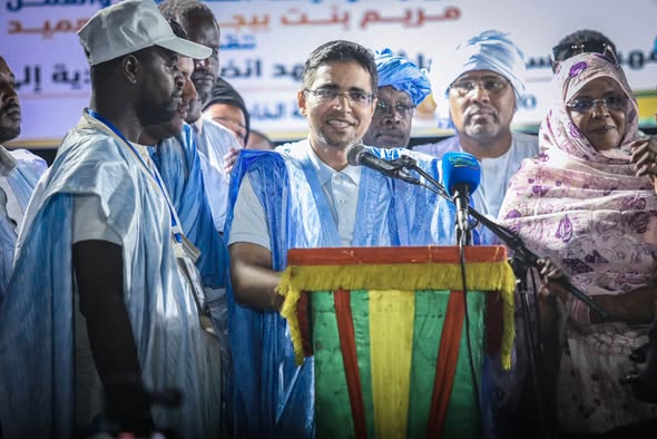 منسق العمل الحزبي بنواكشوط الجنوبية يحضر مهرجانًا سياسيًا حاشدًا بمقاطعة الرياض